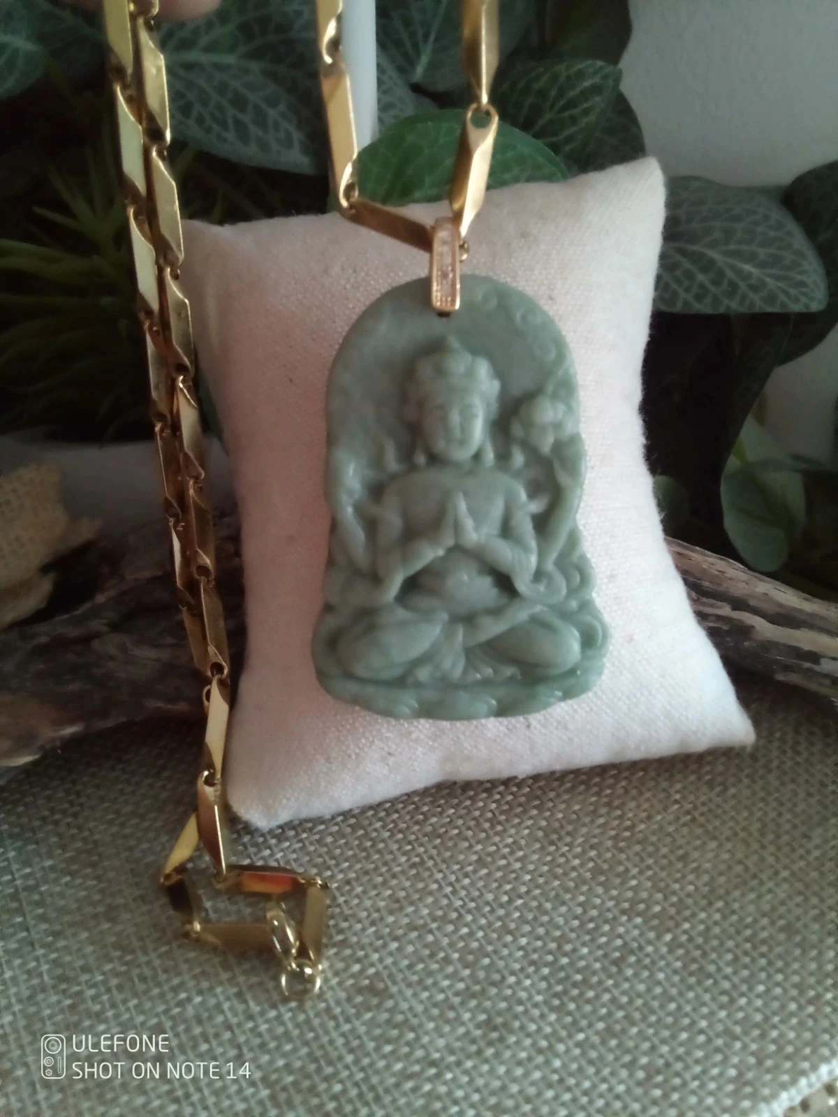 Collier dieu indou en pierre de jade naturelle